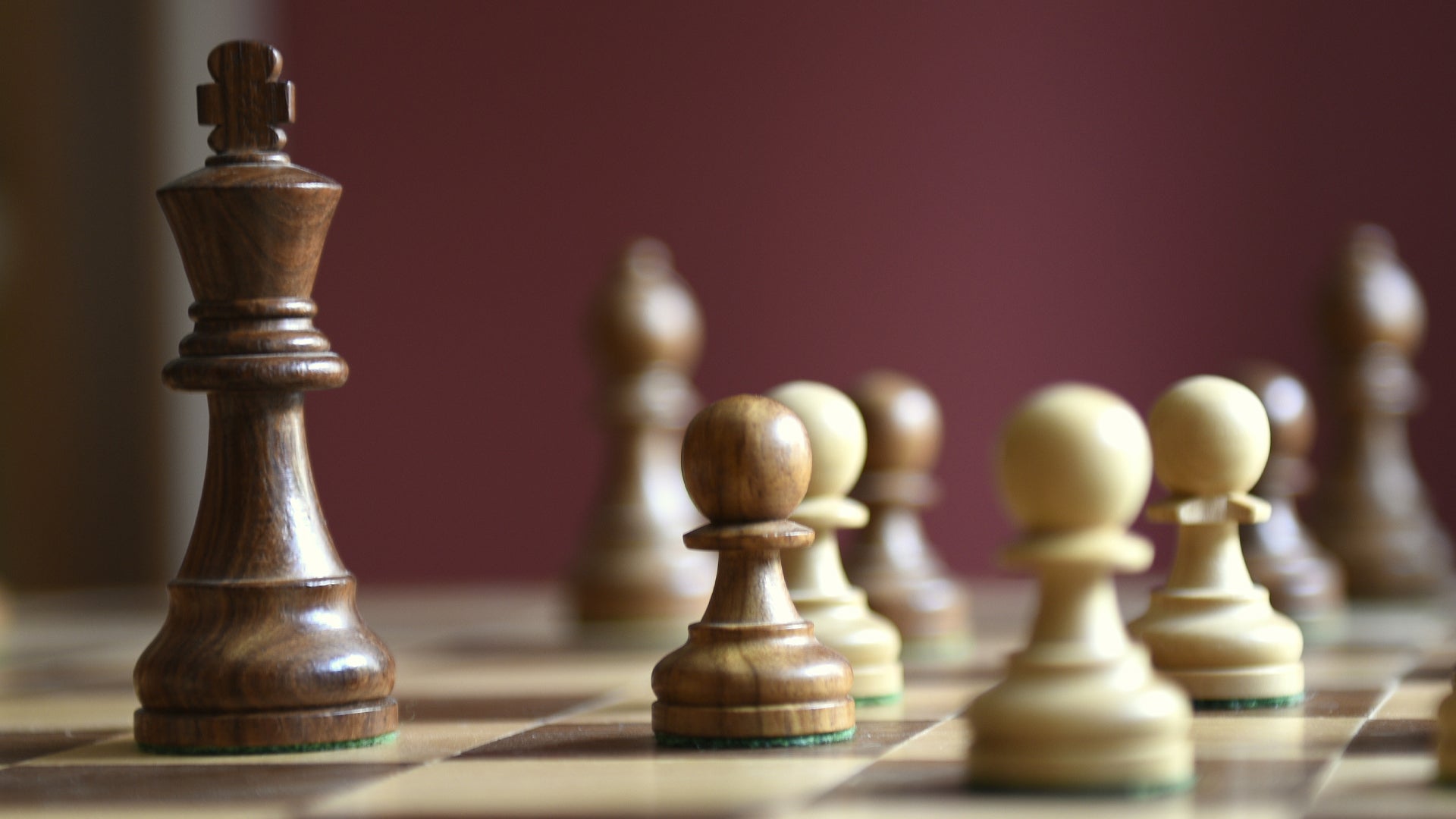 chess-king-pawns-1085931732